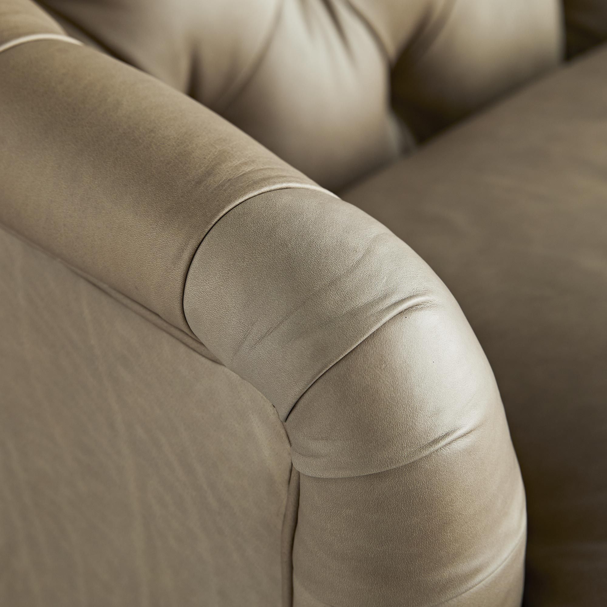 8121 Klein Sofa Mushroom Leather Grey Ash Mushroom Leather