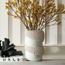 AVC17 Mara Vase Enviormental View 1