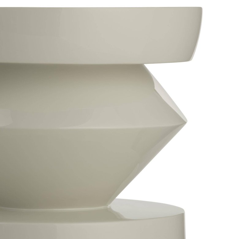 Uma Accent Table